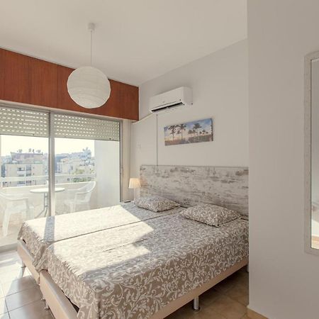 Furnished Seafront Studio Larnaca Dış mekan fotoğraf