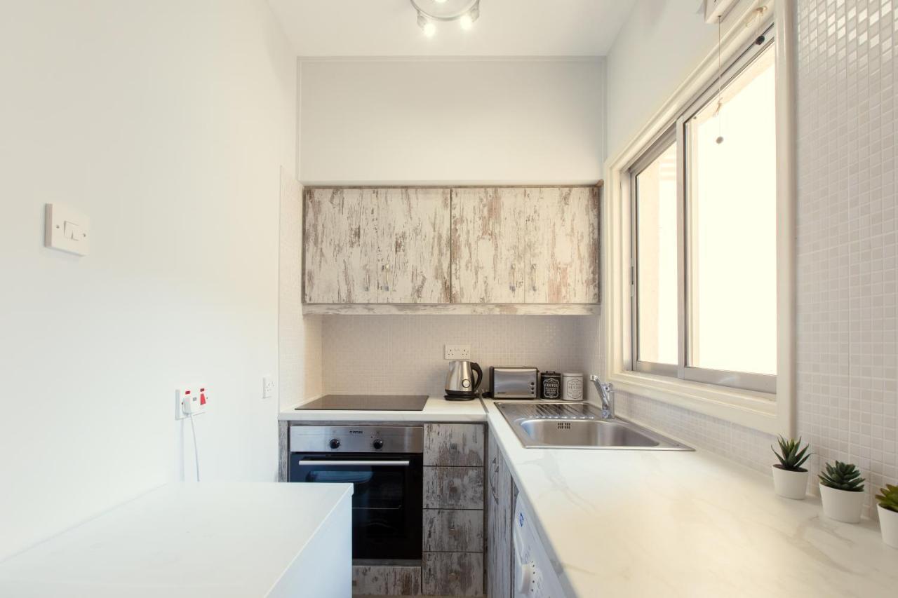 Furnished Seafront Studio Larnaca Dış mekan fotoğraf