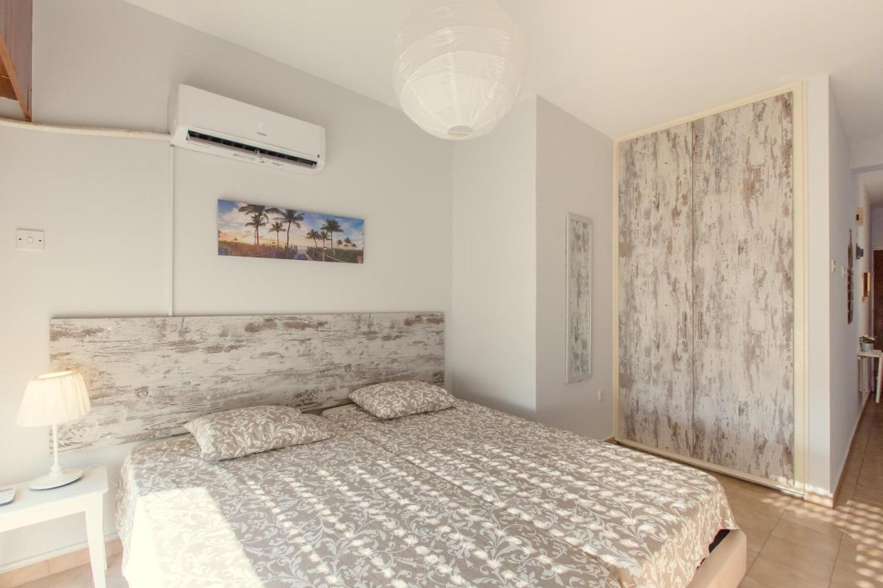 Furnished Seafront Studio Larnaca Dış mekan fotoğraf